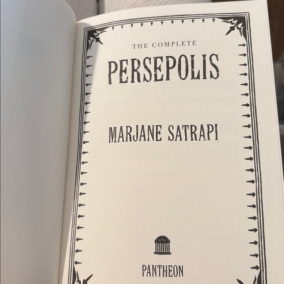 The Complete Persepolis Graphic Novel - Picture 4 of 5